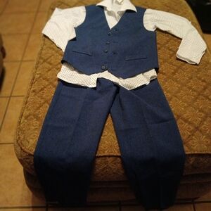 Van Heusen matching pants and vest set with blue and white shirt. Size 7 Regular